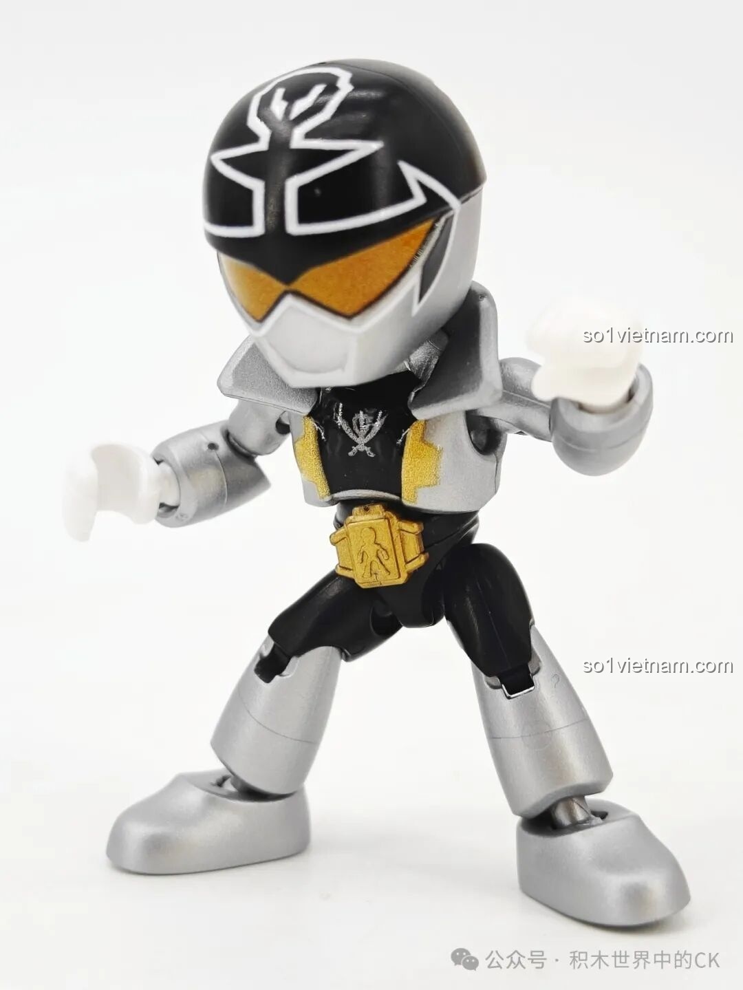 Mô hình Ultraman Zero cầm giáo từ bộ lắp ráp Anh Hùng Tổng Động Viên