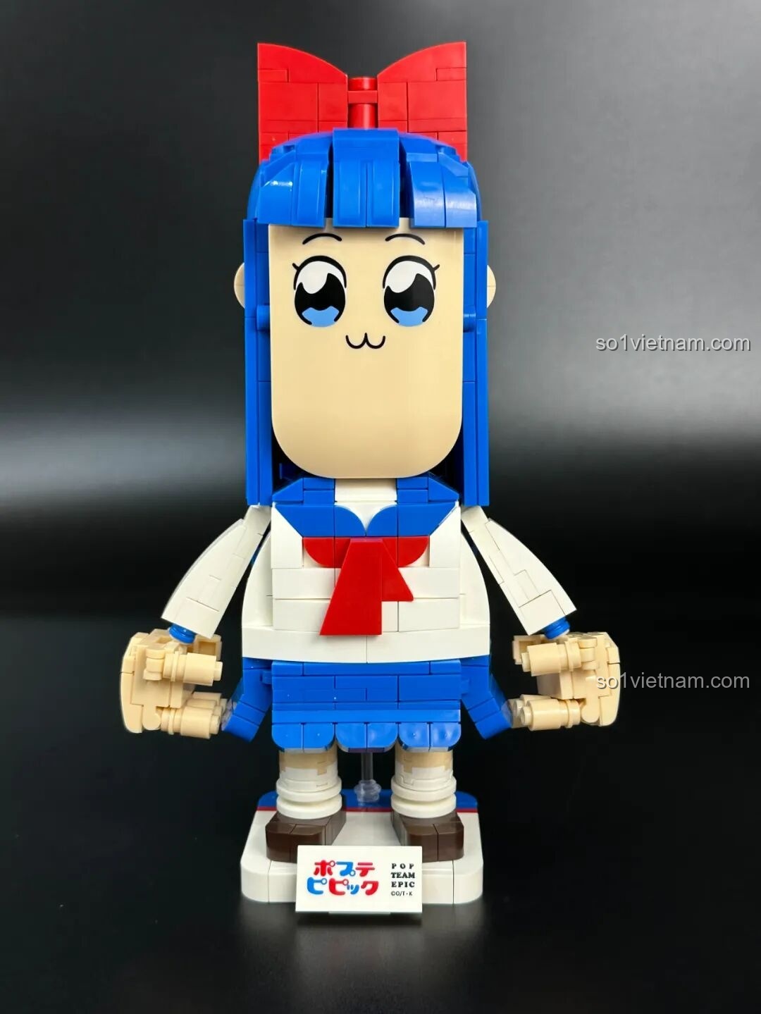 Cảnh kho hàng được lắp ráp từ bộ đồ chơi Pop Team Epic