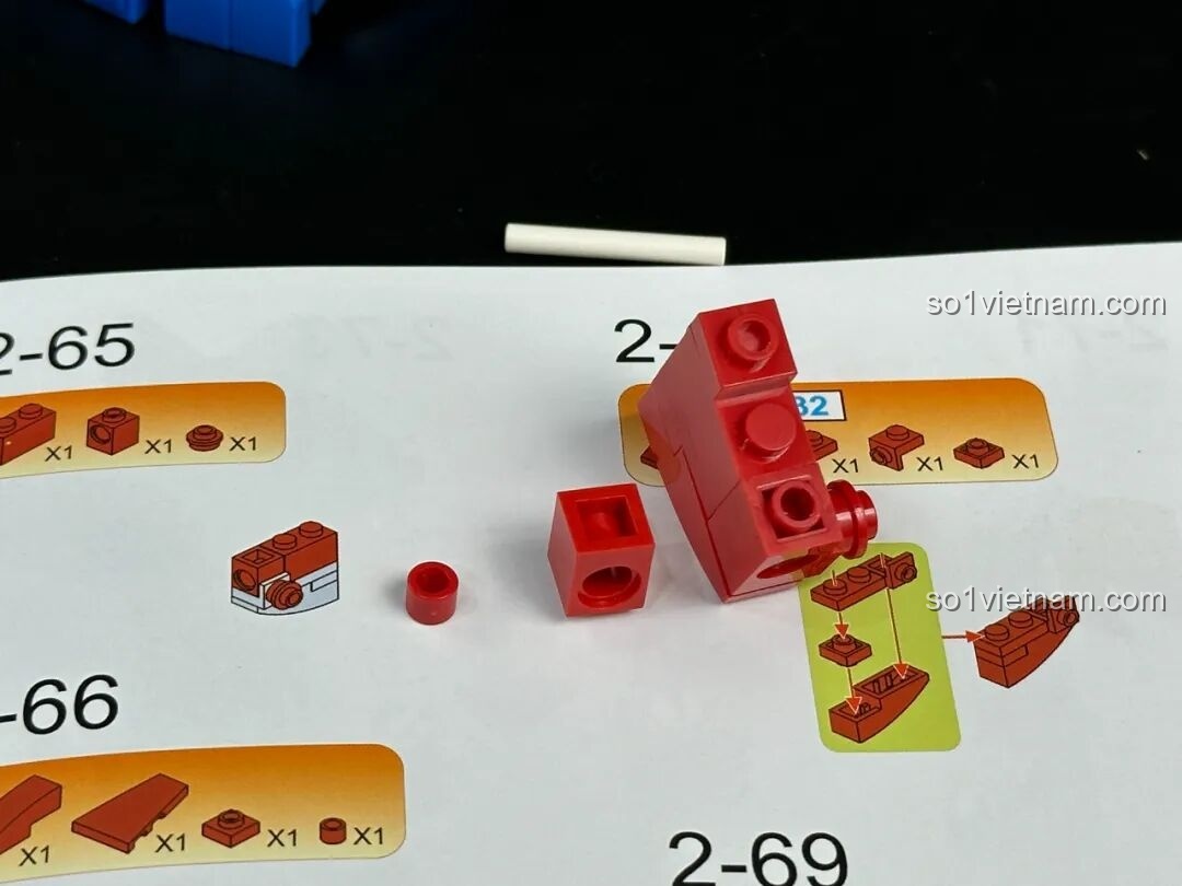 Cảnh phòng nghỉ nghệ sĩ được lắp ráp từ bộ đồ chơi Pop Team Epic