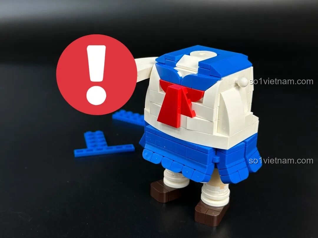 Hai nhân vật Popuko và Pipimi với các phụ kiện đi kèm