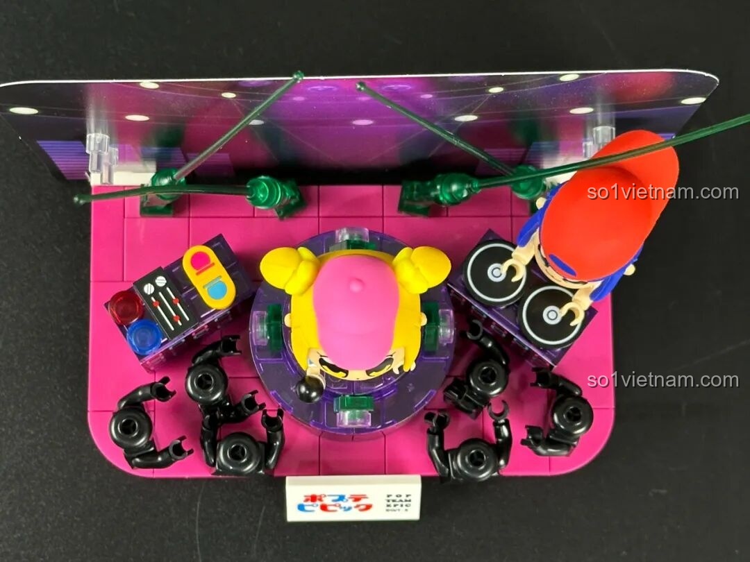 Pipimi với biểu cảm mắt lồi