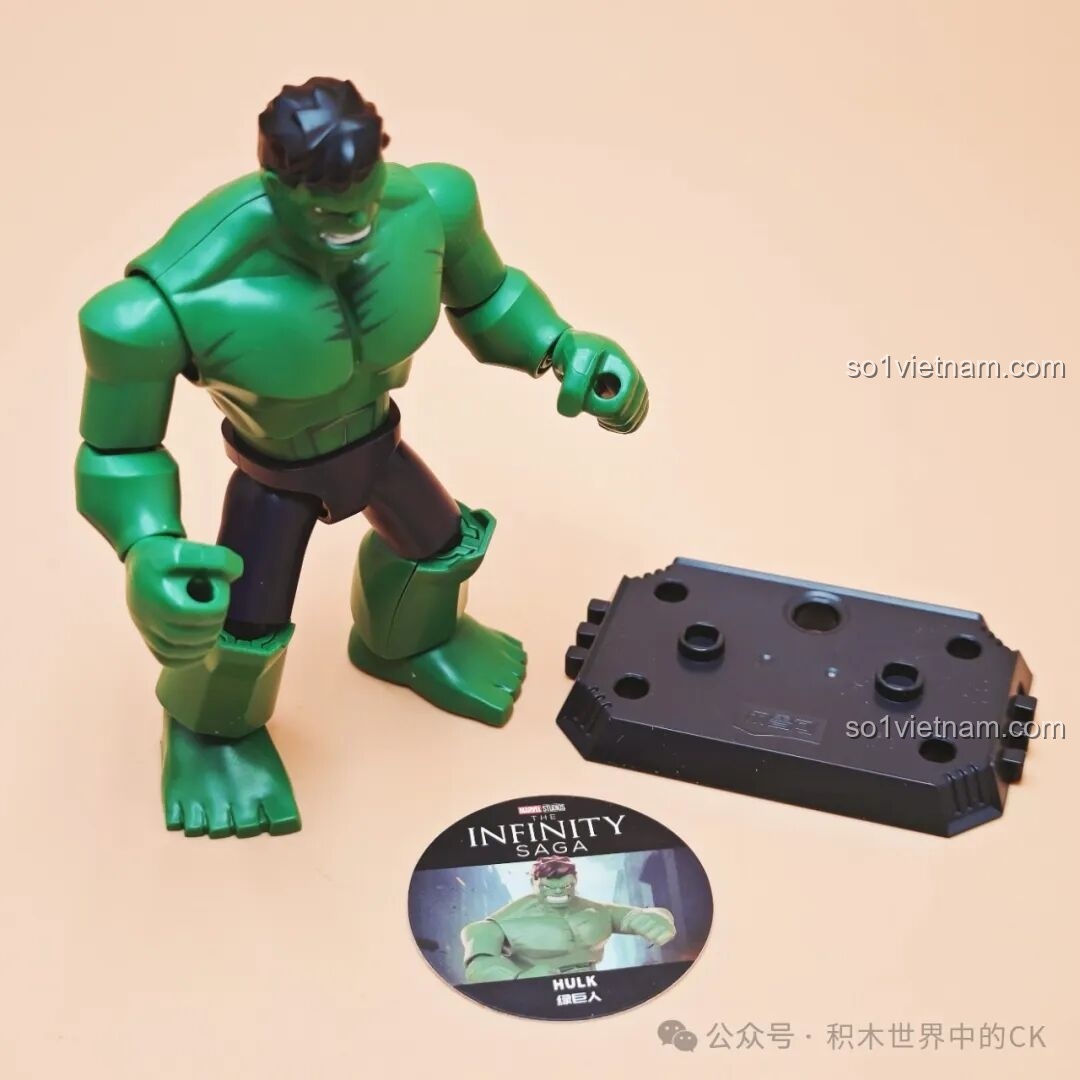 Mô hình Black Panther nhìn từ bên cạnh