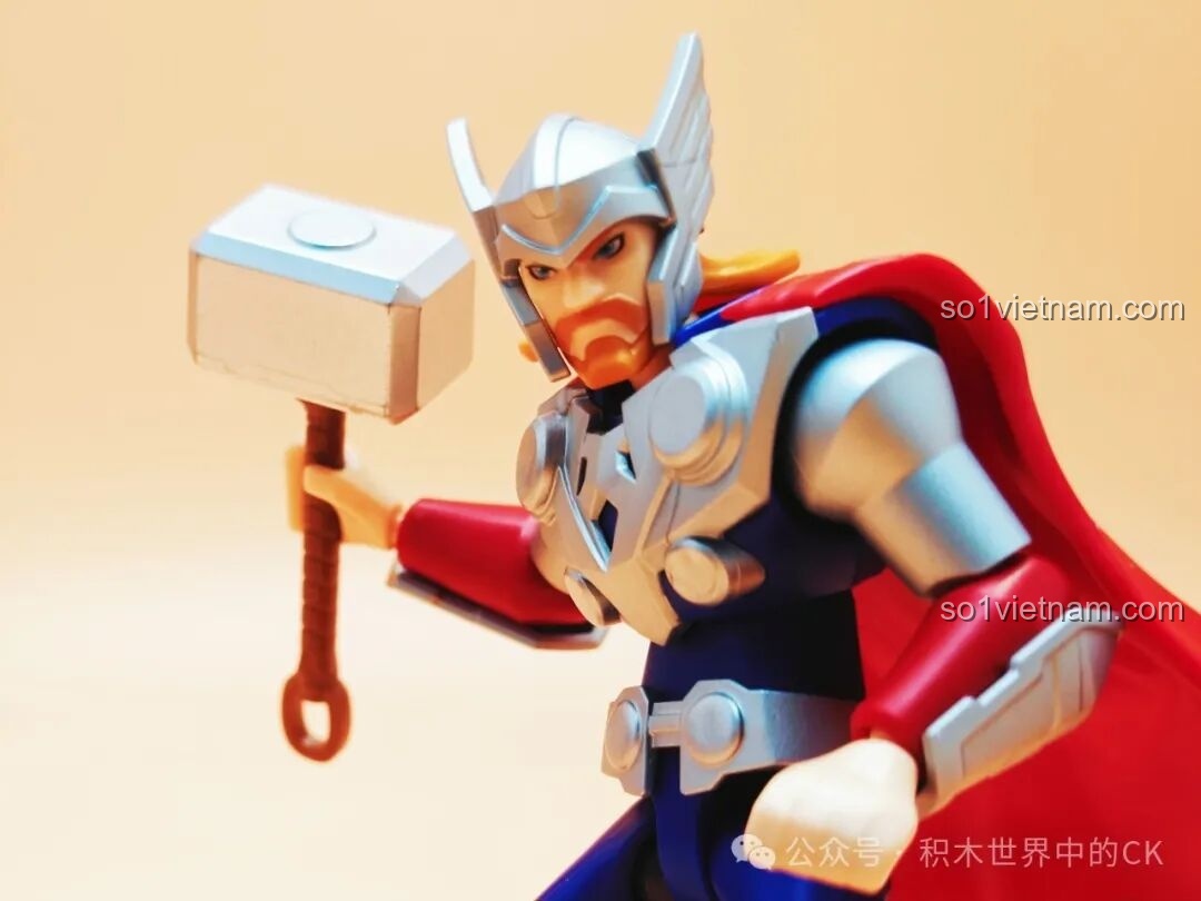 Mô hình Captain America nhìn từ phía sau