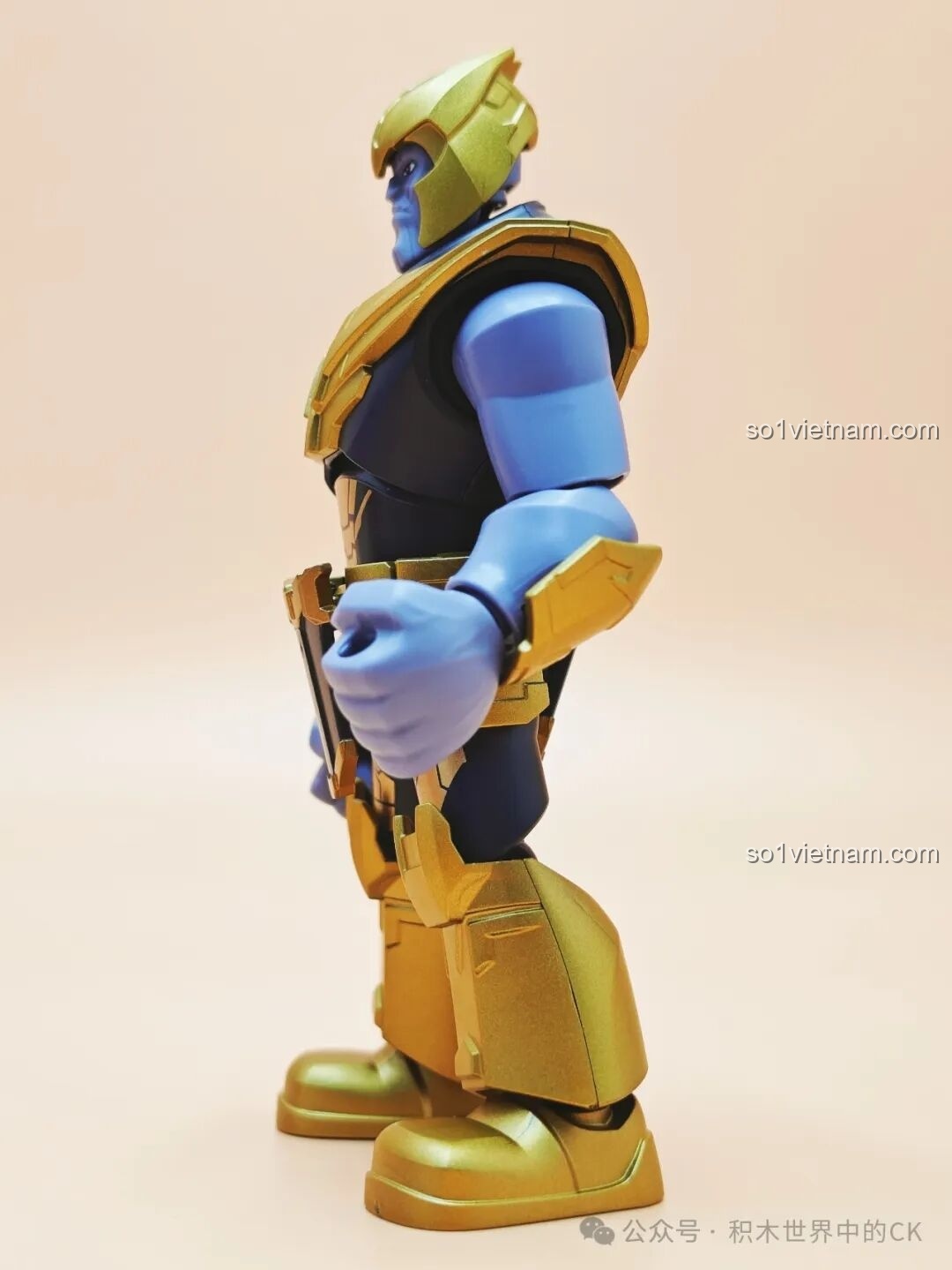 Mô hình Captain America tạo dáng