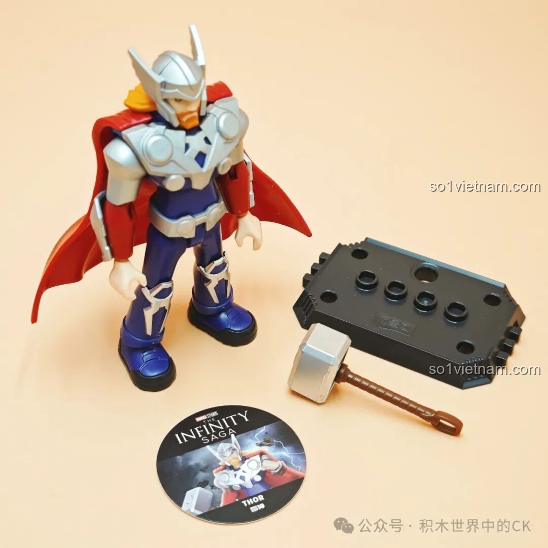 Mô hình Captain America nhìn từ bên cạnh