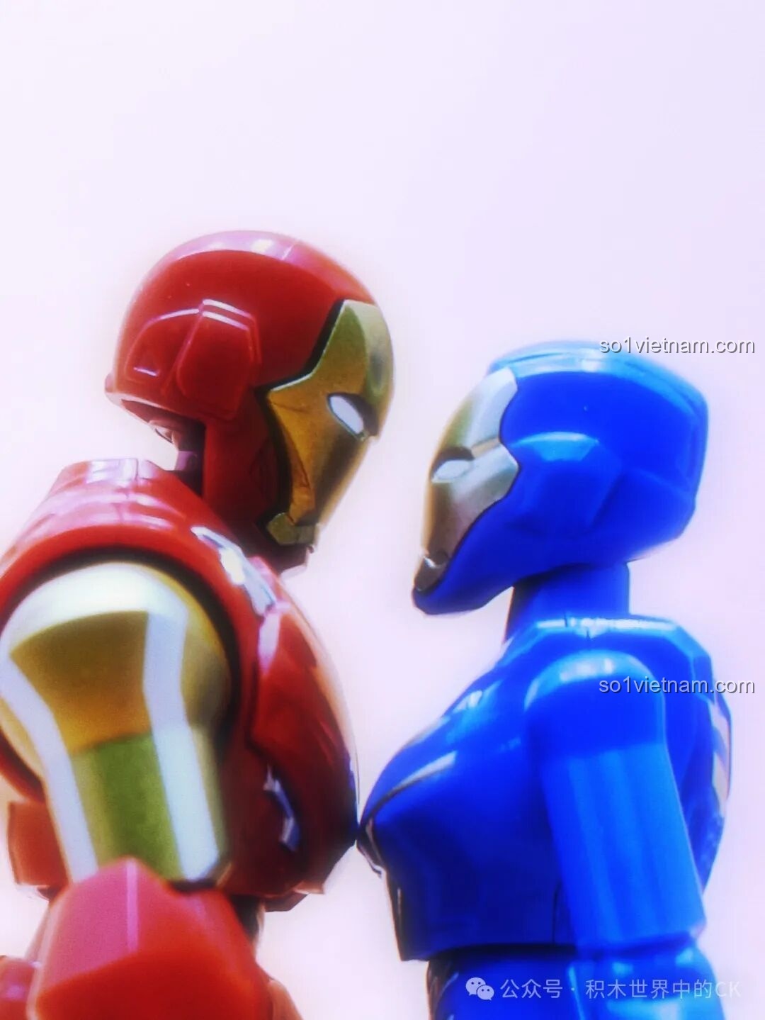 Mô hình Iron Man Mark LXXXV nhìn từ bên cạnh