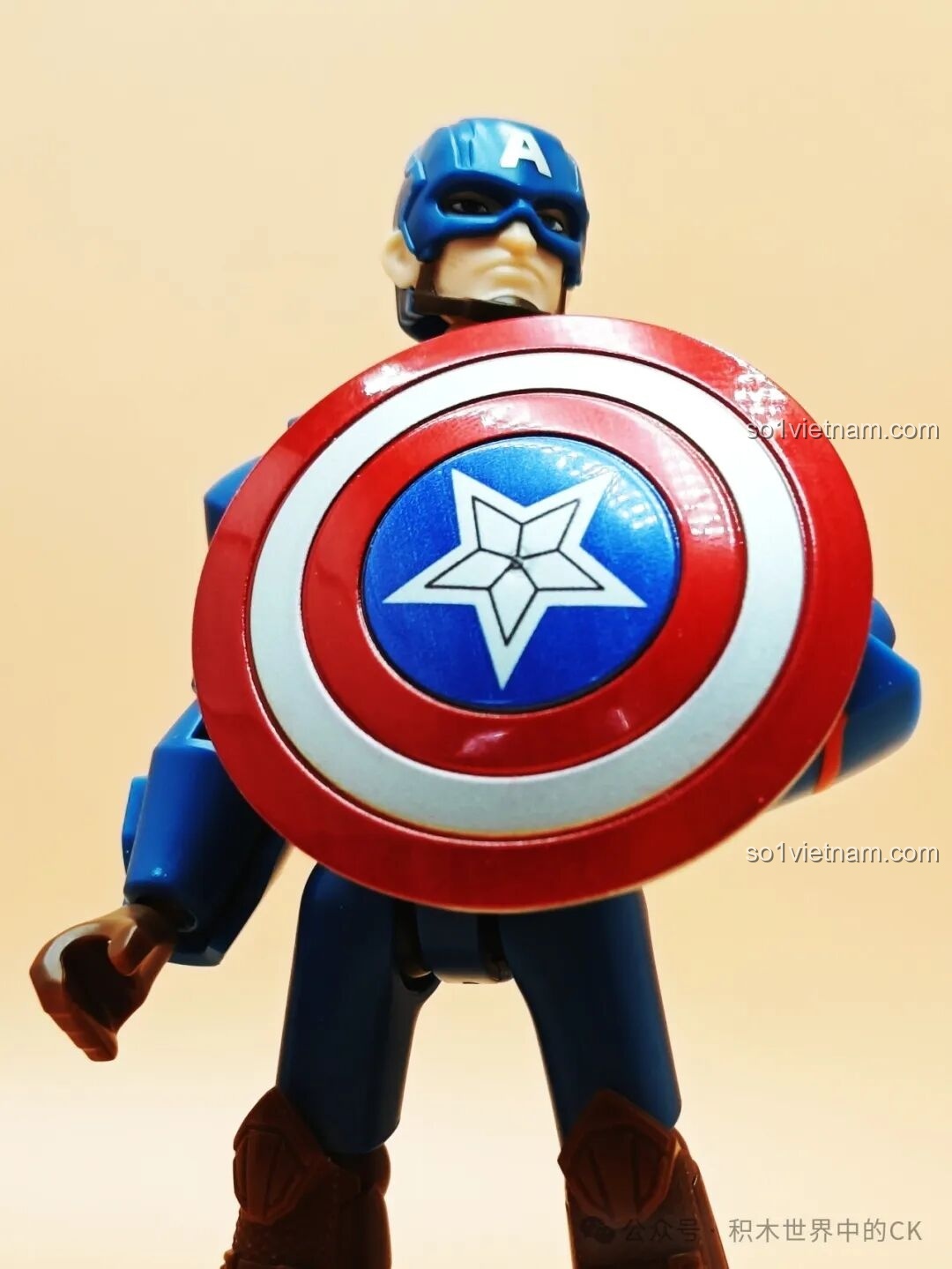 Mô hình Loki nhìn từ phía sau