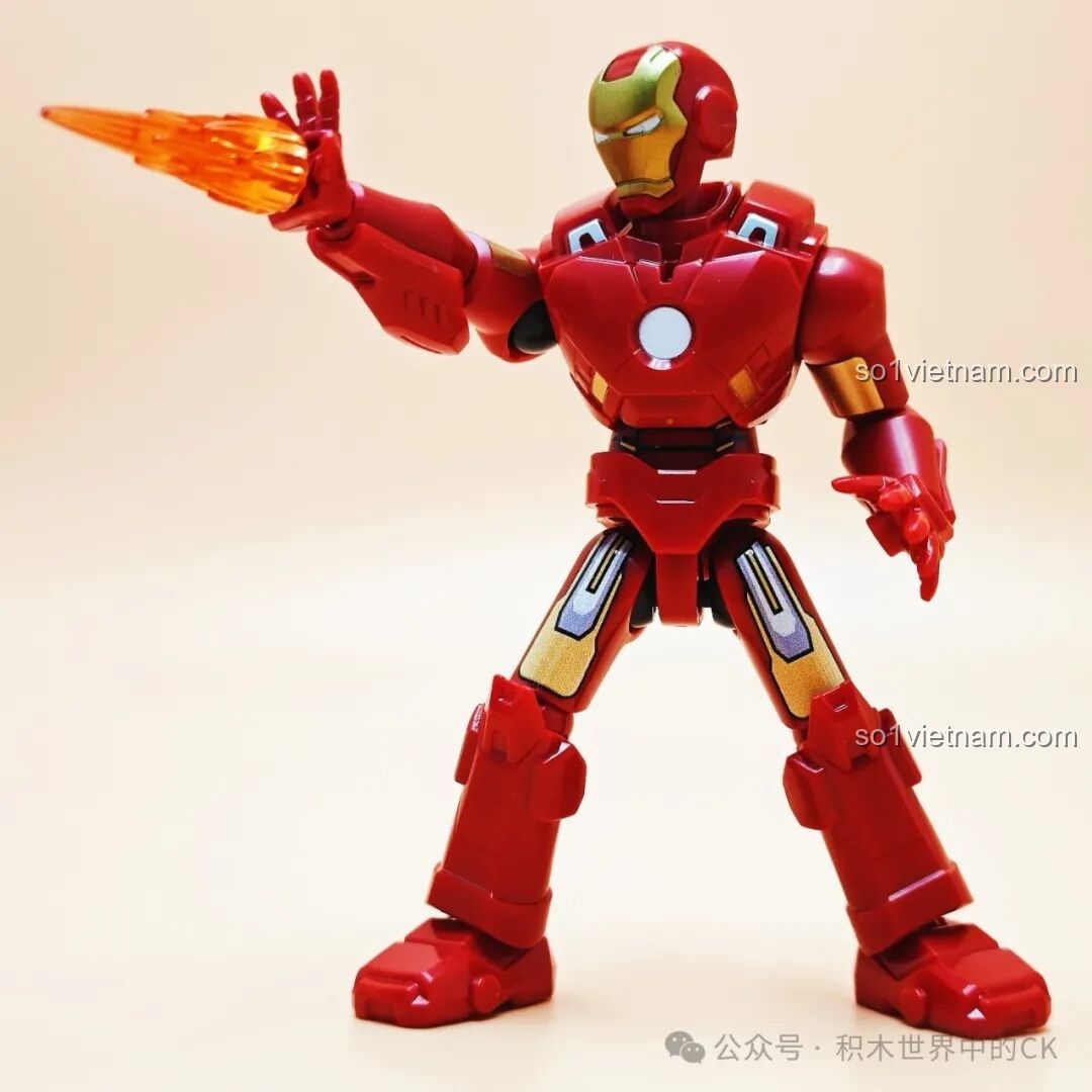 Mô hình Thanos tạo dáng