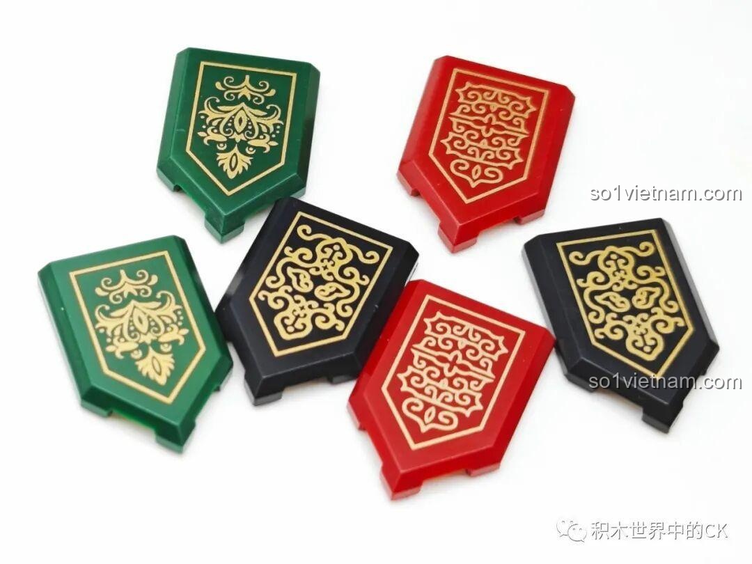 Các lá cờ với nhiều màu sắc và họa tiết khác nhau đi kèm bộ lắp ráp Decool 20512.