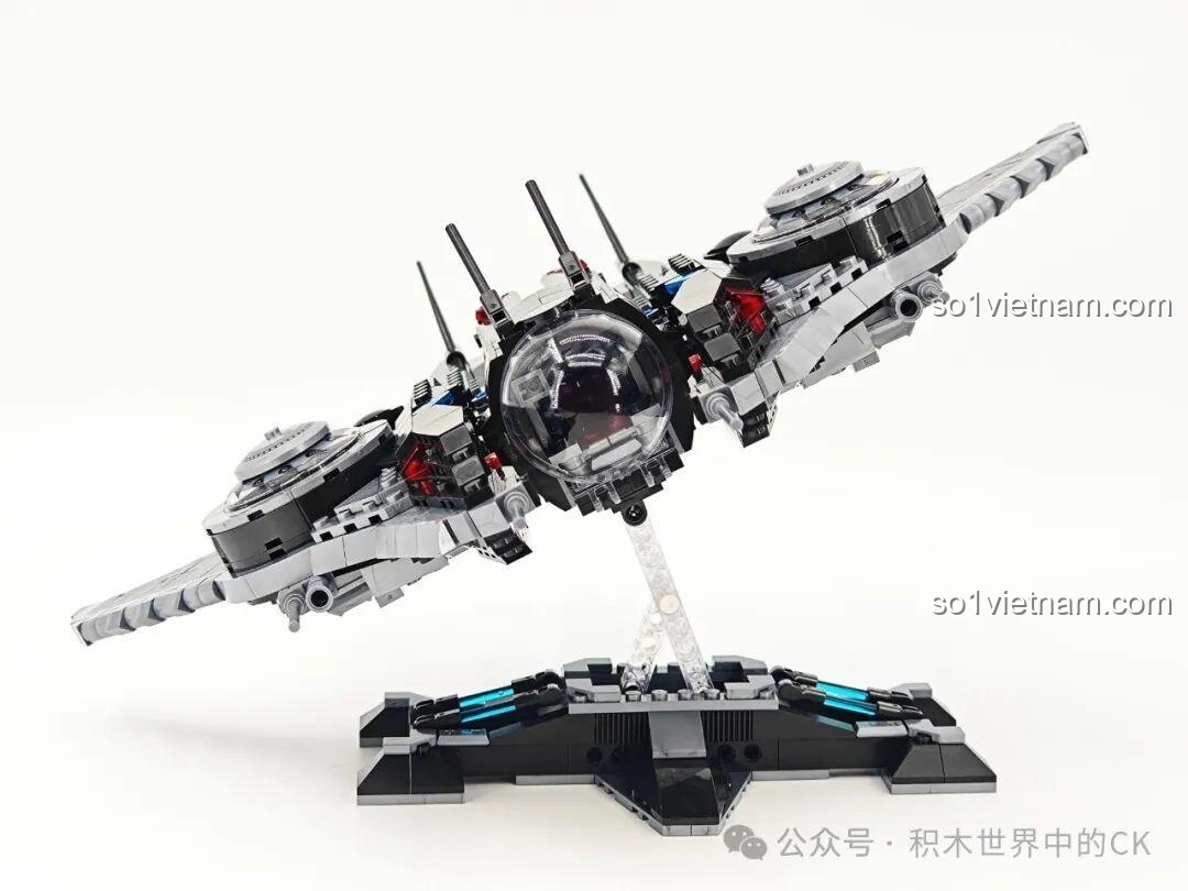Mô hình Tàu Chiến Titanium QJ5474 đã hoàn thiện, góc nhìn từ dưới lên