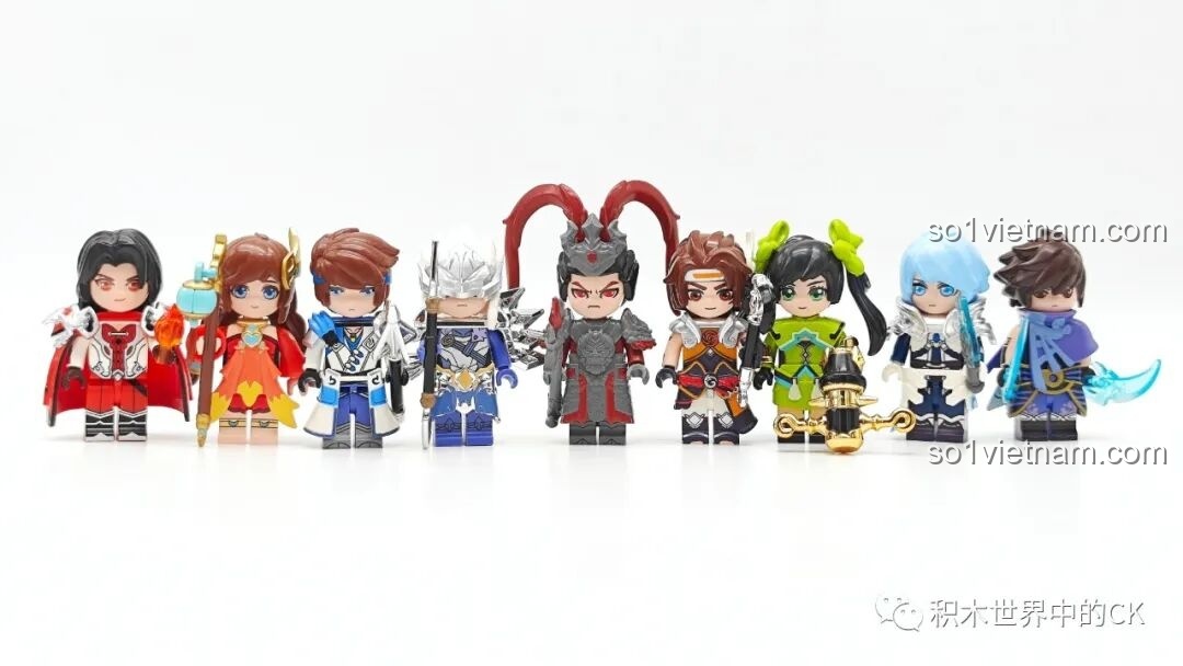 Ảnh chụp nhóm 9 minifigure trong bộ Qman 78002 Các tướng trong game Vương Giả Vinh Diệu, một set đồ chơi mô hình hấp dẫn.
