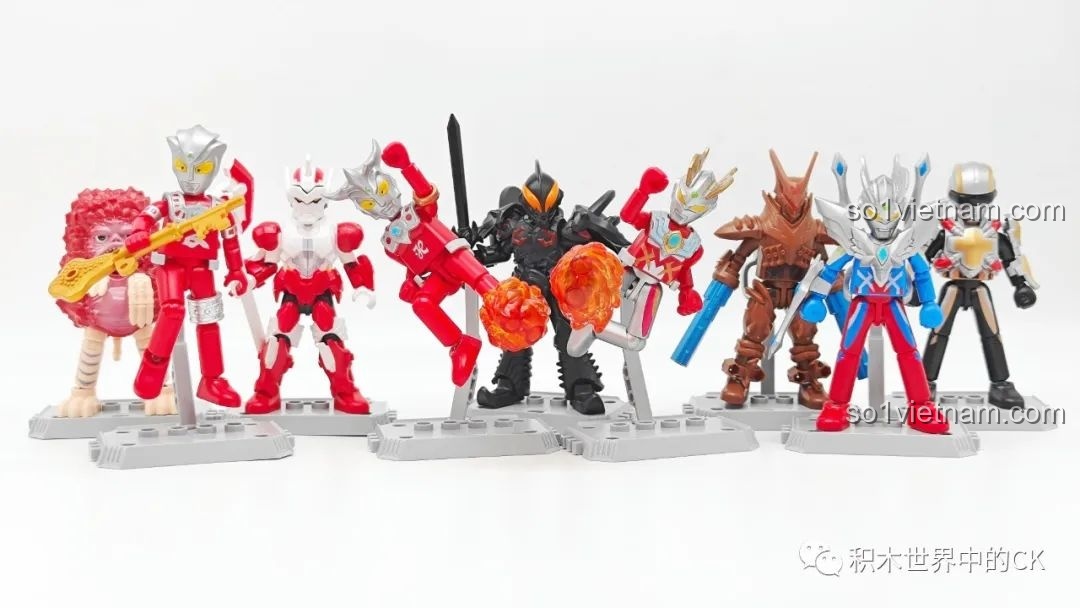 Toàn cảnh bộ sưu tập đồ chơi lắp ráp Ultraman BLOKEES GV-08 với tất cả 9 nhân vật được trưng bày.