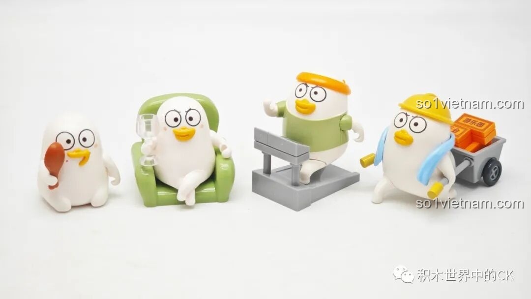 Bốn minifigure Vịt Liu từ hai bộ lắp ráp Sembo, thể hiện các vai trò: ăn uống, đại gia, gymer và công nhân.