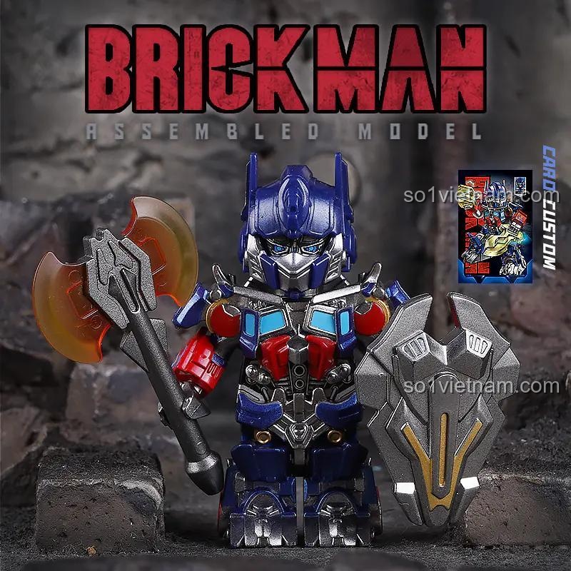 Robot biến hình Optimus Prime BrickMan BM001 với vũ khí rìu và khiên, chi tiết tinh xảo, đồ chơi cho bé trai 8 tuổi.