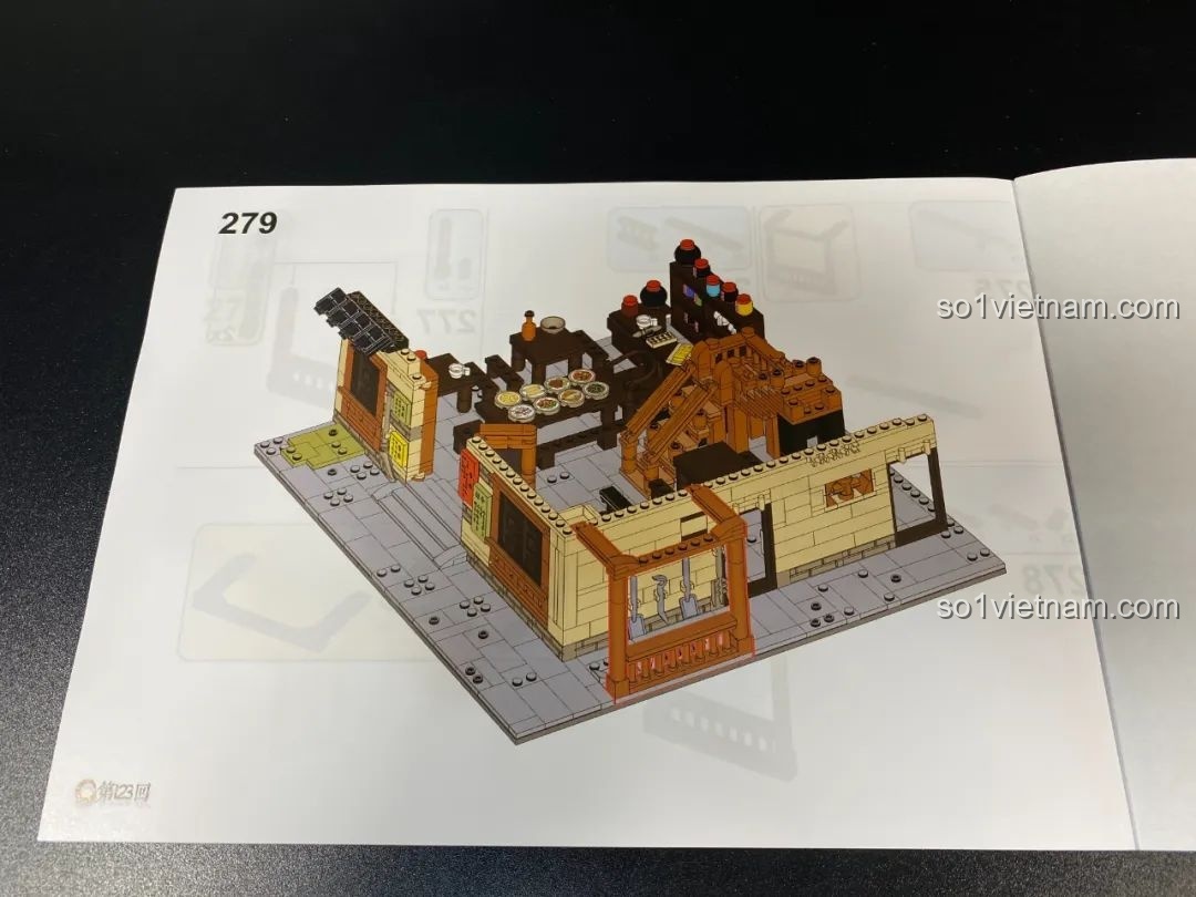 Hình ảnh bước lắp ráp cuối cùng trong sách hướng dẫn của bộ mô hình Sân Sau Khách Điếm Đồng Phúc.