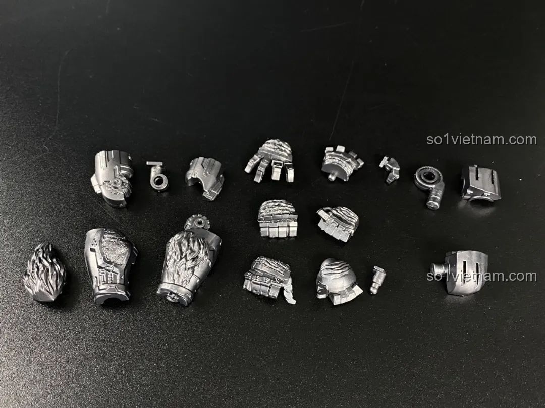 Các bộ phận chi tiết để lắp ráp thành cánh tay của mô hình Optimus Primal dạng thú.