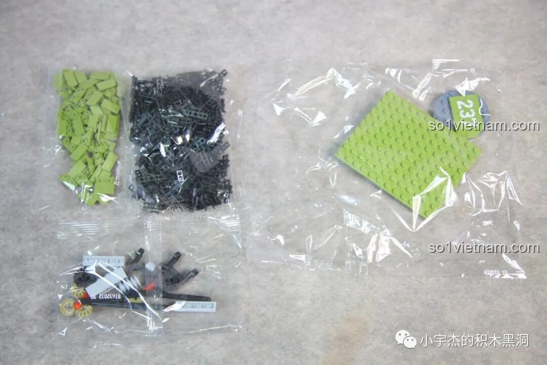 Các chi tiết lớn và xích xe tăng không được đánh số trong các túi của bộ Panlos 632012.