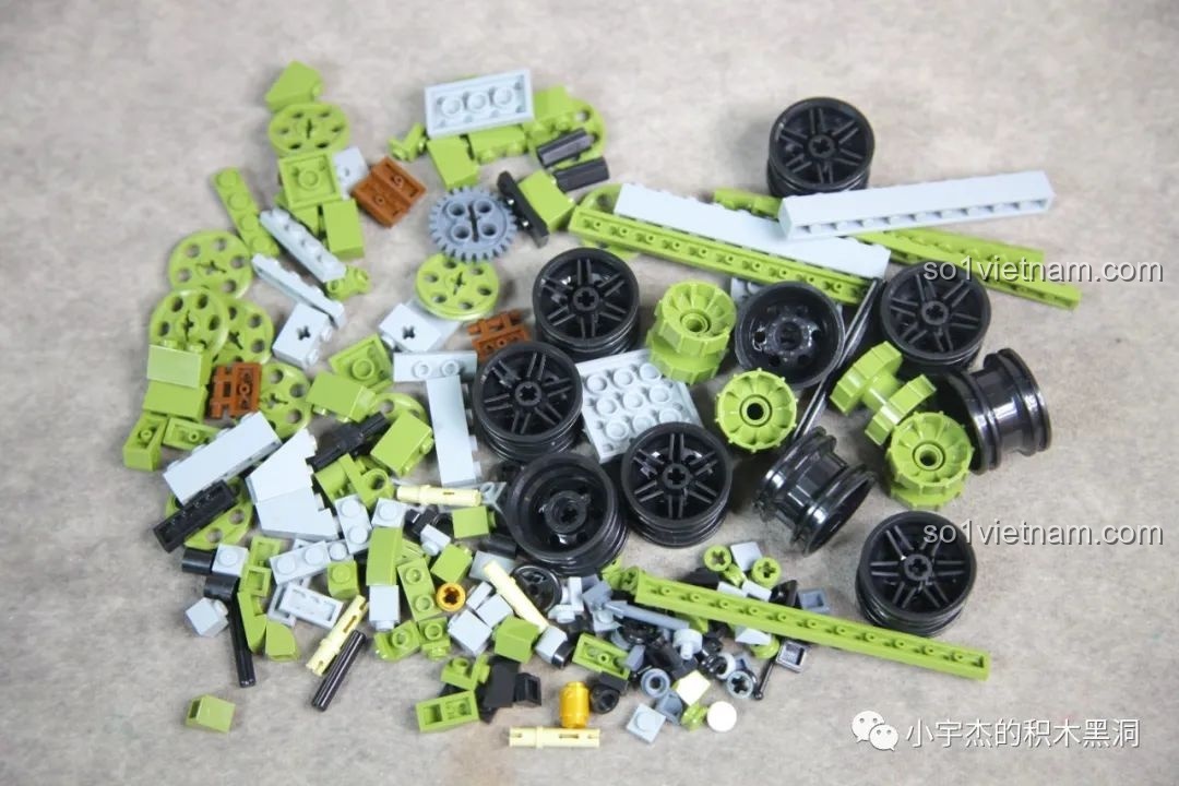 Toàn bộ các mảnh ghép trong gói số 2 của bộ Panlos T-34, bao gồm bánh xe và các chi tiết liên quan.