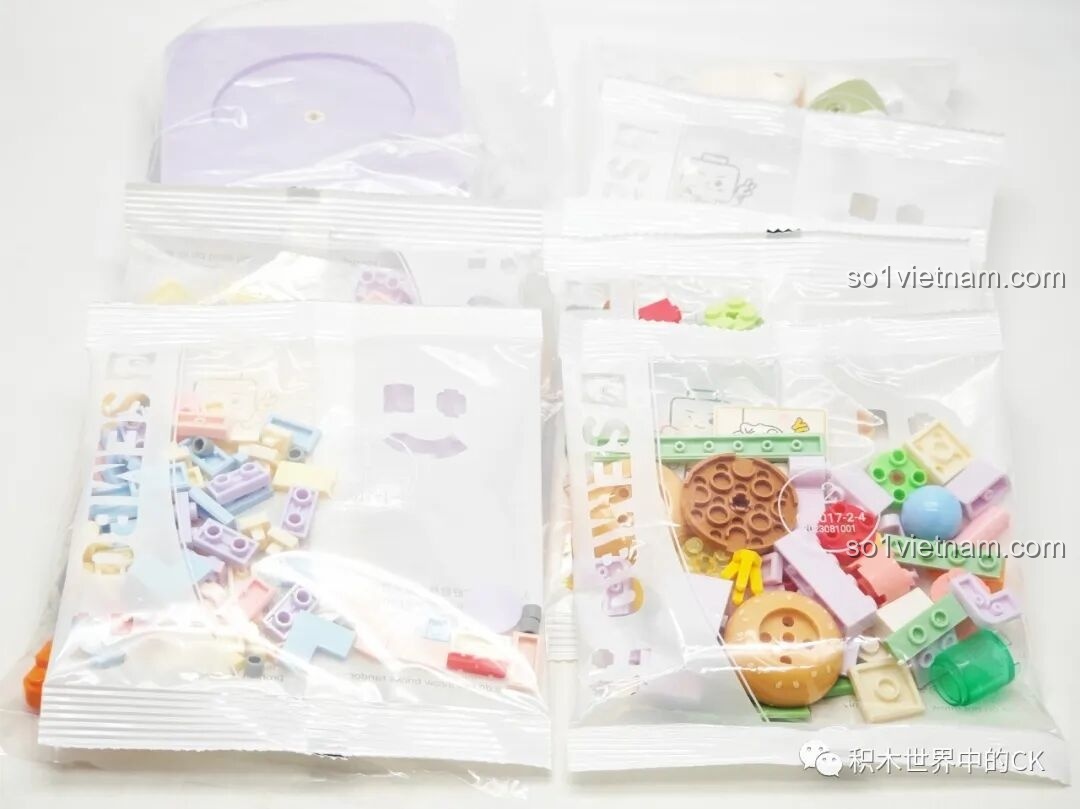 Các túi mảnh ghép của bộ lắp ráp Sembo 612017 với tông màu pastel ngọt ngào, phù hợp với bé gái.