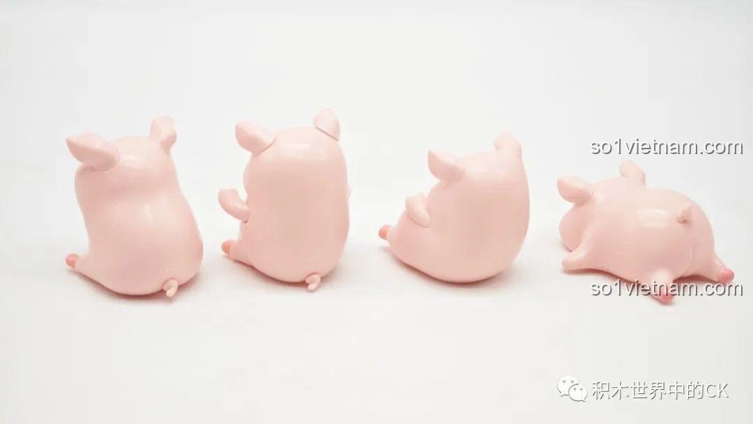 Bốn minifigure Heo LuLu nhìn từ phía sau, để lộ những chiếc đuôi xoắn nhỏ xinh.