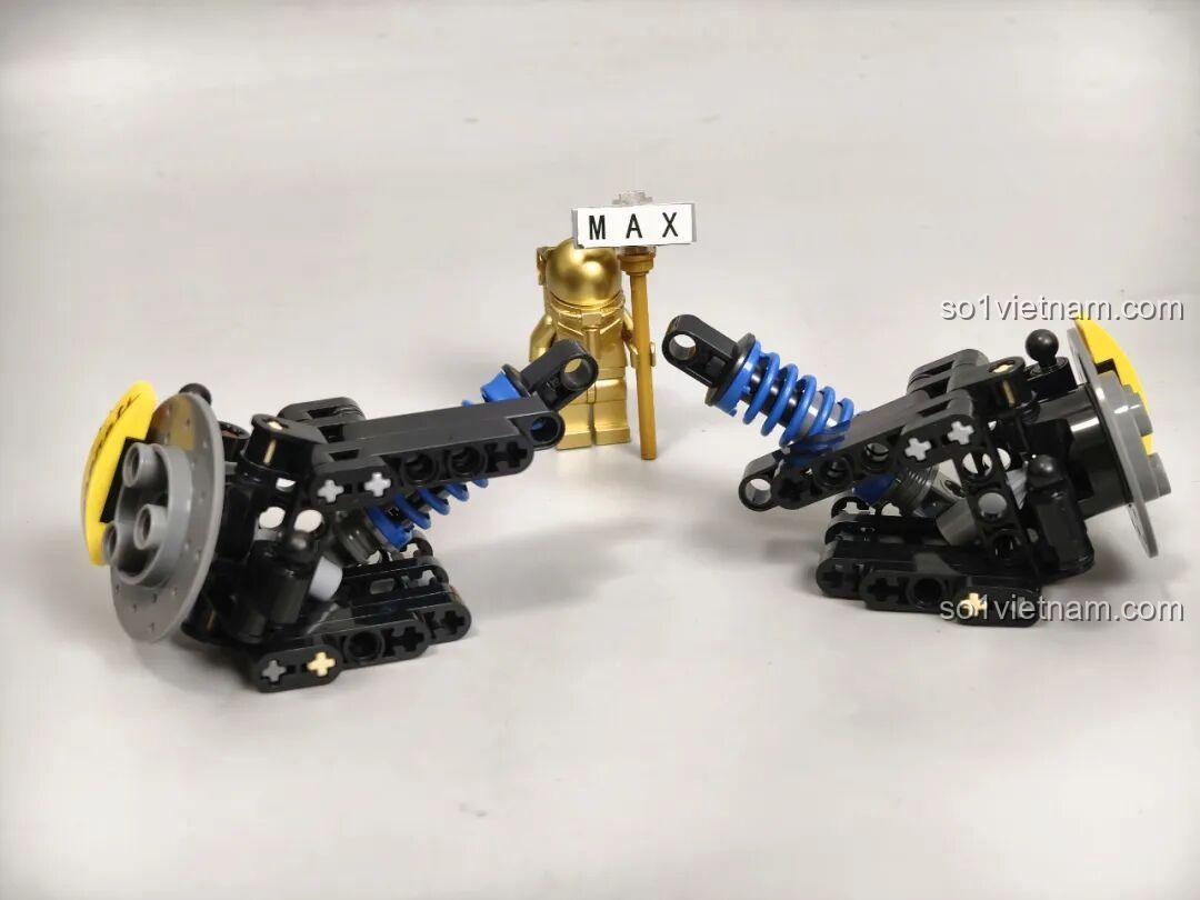 Các tấm ốp thân trước của Reobrix 11010 Maserati GranTurismo, với cấu trúc chắc chắn.