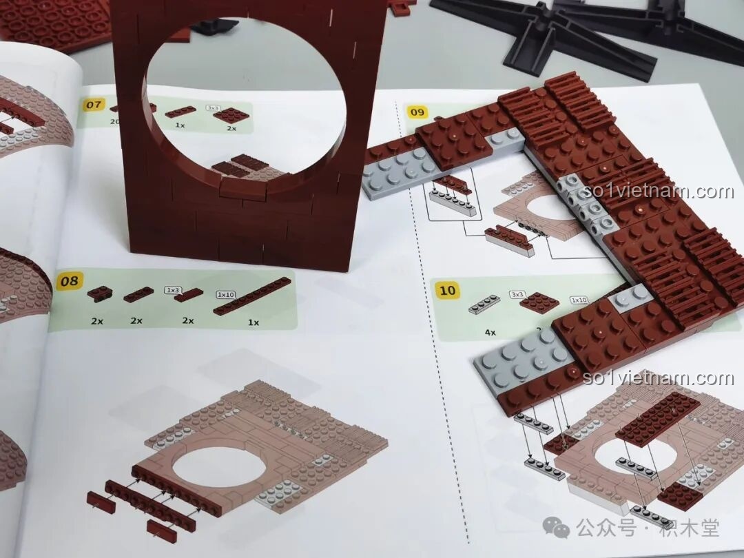 Các tấm vỏ ngoài của xe tăng Maus 12GO 98002 với chi tiết vết đạn và phụ kiện, tăng độ chân thực.