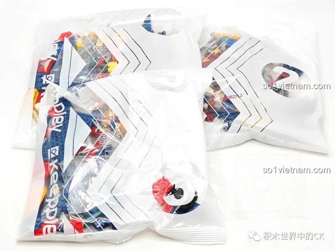 Các túi mảnh ghép bằng nhựa ABS được đánh số thứ tự trong bộ lắp ráp Keeppley K20823 Hello Kitty.