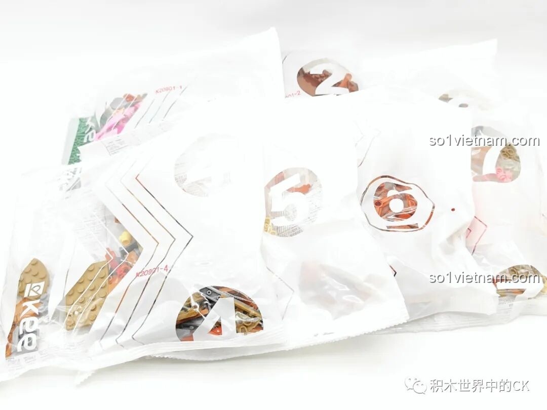 Các túi mảnh ghép được đánh số cẩn thận của bộ lắp ghép Keeppley K20901 Hatsune Miku.