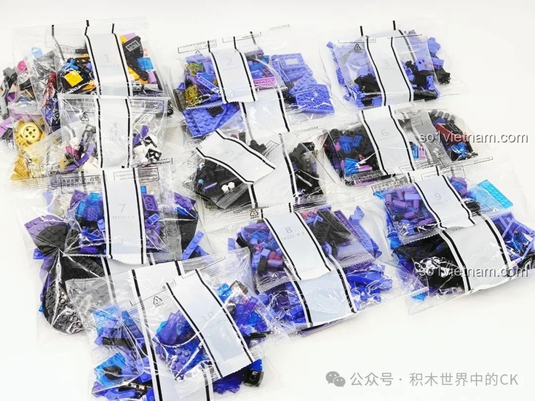 Các túi mảnh ghép được đánh số thứ tự của bộ lắp ghép Kuromi's Purple Crystal Castle TOP TOY.