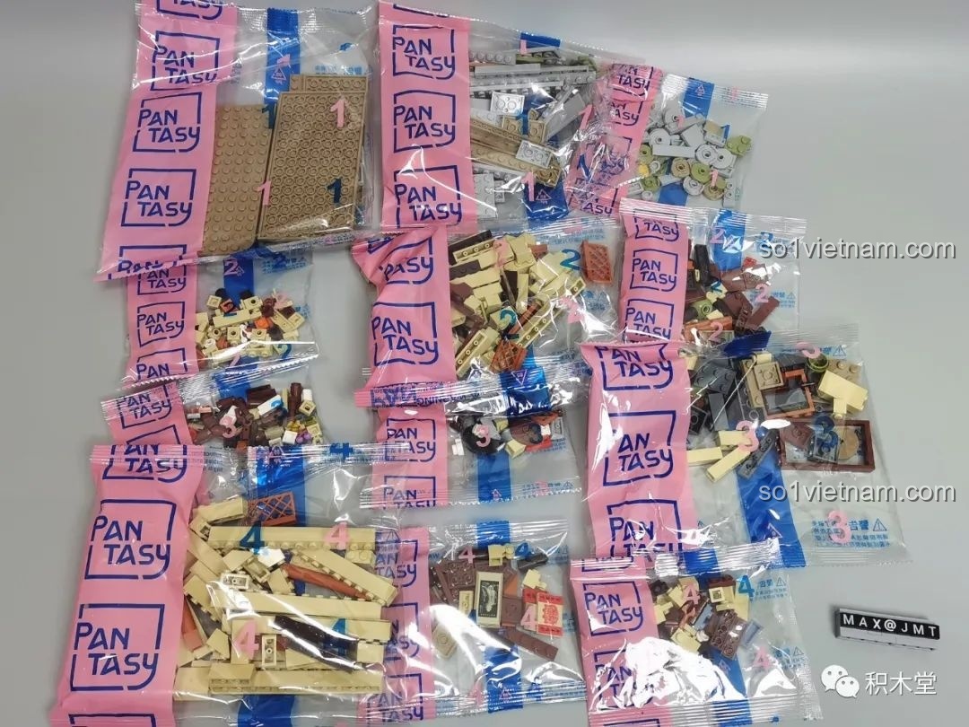 Các túi mảnh ghép được đánh số từ 1 đến 4 của bộ xếp hình Khách Điếm Đồng Phúc - Sân Sau.