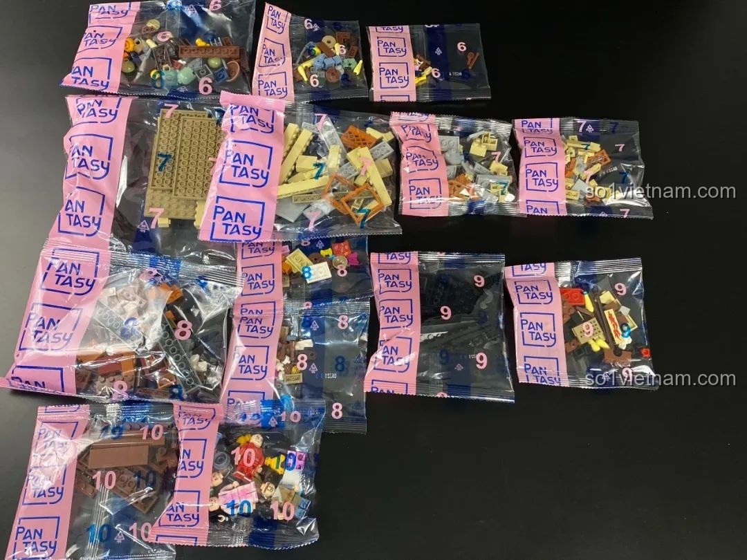 Toàn bộ các túi mảnh ghép và sách hướng dẫn của bộ xếp hình Pantasy 86221 cho bé trai trên 6 tuổi.