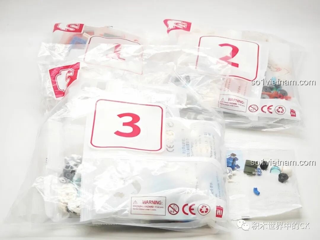 Các túi nhựa chứa 799 mảnh ghép của bộ Sembo 203366, được đánh số thứ tự rõ ràng theo từng giai đoạn lắp ráp.