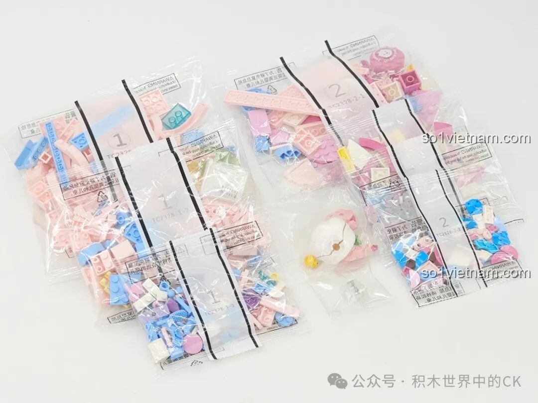 Các túi mảnh ghép được đánh số thứ tự rõ ràng bên trong bộ lắp ráp TOP TOY TC2328 Zanmang Loopy Tắm Tỏi Thôi.