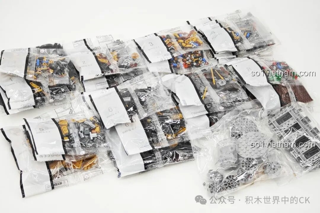 Các túi mảnh ghép được đánh số thứ tự của bộ ZHEGAO 958016, giúp quá trình lắp ráp Tàu Hỏa Steampunk dễ dàng hơn.
