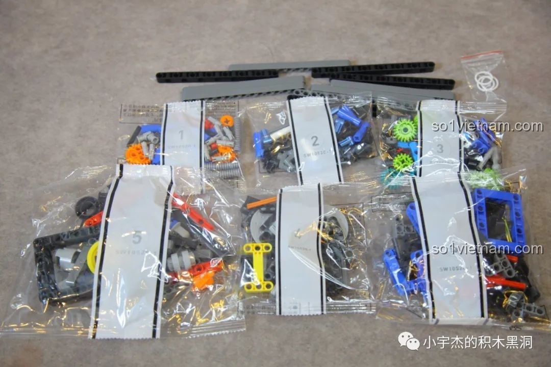 Các túi nhỏ được đánh số từ 1 đến 6 bên trong túi lớn số 1 của K-box 10520, giúp việc tìm kiếm chi tiết dễ dàng hơn.