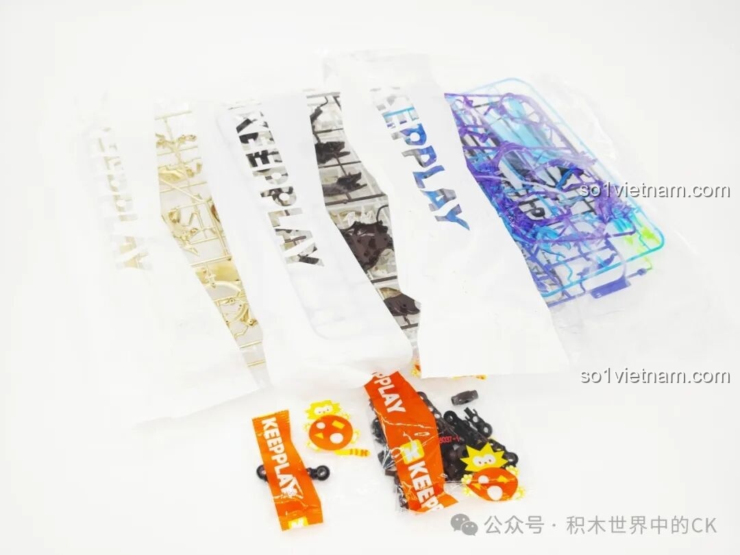 Các túi chứa vỉ mảnh ghép của bộ đồ chơi lắp ráp Robot chiến binh Khải Keeppley, được phân loại và đóng gói cẩn thận.