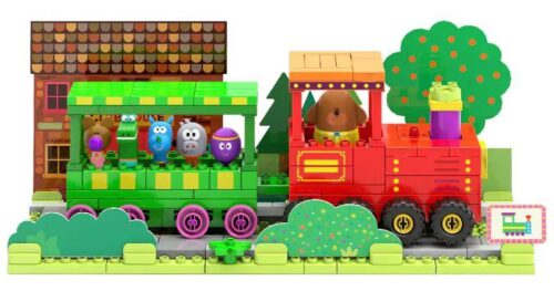 Toàn cảnh bộ đồ chơi Đoàn tàu của Duggee CaDA C31013. Bộ lắp ghép gồm tàu hỏa, các nhân vật và nhà câu lạc bộ, phù hợp cho bé trai và bé gái 2 tuổi.