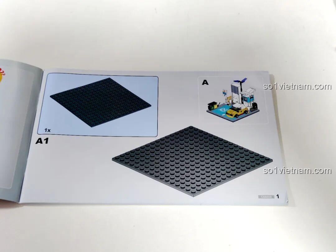 Trang đầu tiên trong sách hướng dẫn lắp ráp bộ đồ chơi CaDA C66029, bắt đầu với tấm nền.