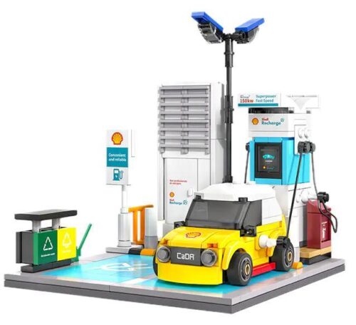 Ảnh render bộ lắp ghép Trạm sạc Shell CaDA C66029 với xe điện mini màu vàng, phù hợp cho con trai 8 tuổi, giá tốt.