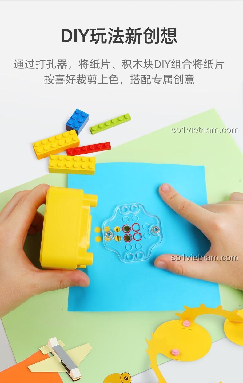Hướng dẫn sử dụng dụng cụ đục lỗ khối lắp ghép CaDA D031-001 bước 2: đặt nắp xuống, đồ chơi sáng tạo cho trẻ 8 tuổi.