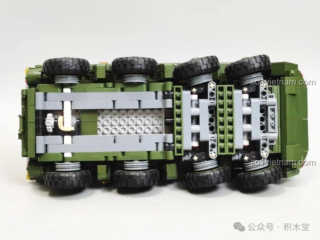 Chi tiết tấm chắn sóng ở đầu xe của mô hình 12GO 96008 ZBL-19, cho thấy khả năng lội nước của xe thực tế.