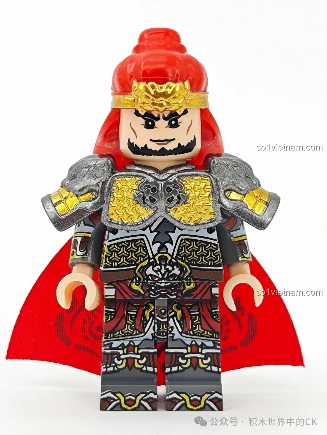 Minifigure Trương Bào mã 20379 sau khi lắp ráp đầy đủ giáp vai, giáp ngực, mũ trụ và áo choàng.