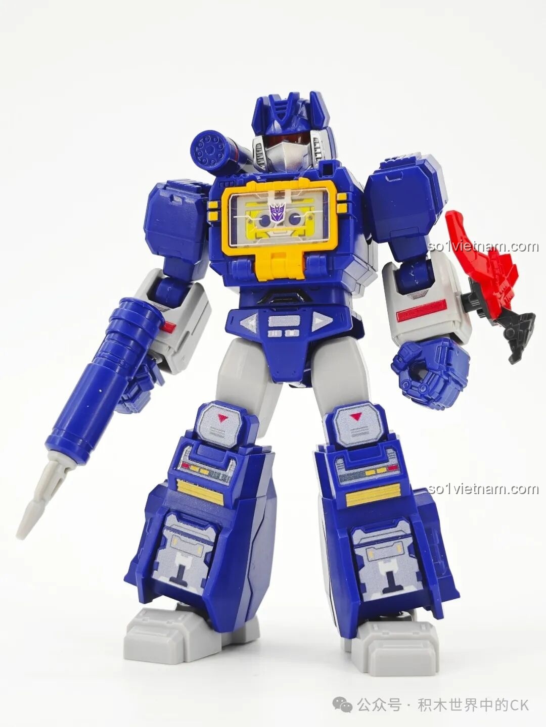 Cảm nhận chi tiết figure Soundwave từ bộ Blokees 71122, với màu xanh đặc trưng và các chi tiết sắc nét.