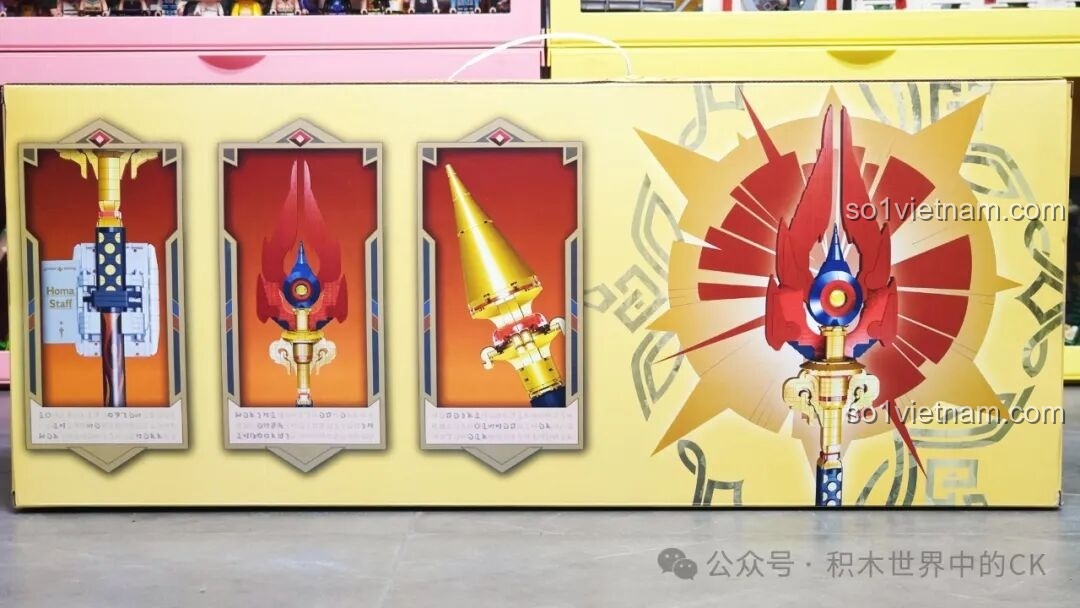 Mặt sau hộp JIESTAR 58112 Trượng Hộ Ma Genshin Impact hiển thị các chi tiết của cây trượng, gợi ý về quá trình lắp ráp thú vị.