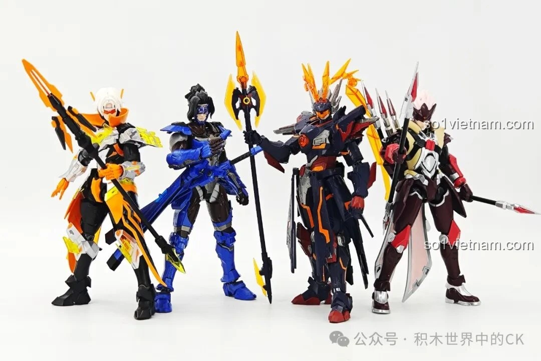 Bốn mô hình robot từ series Vương Giả Vinh Diệu của Keeppley, bao gồm Cơ Giáp Lữ Bố Doomsday Mecha, đứng cạnh nhau, cho thấy sự đa dạng và khả năng sưu tầm của dòng sản phẩm này.