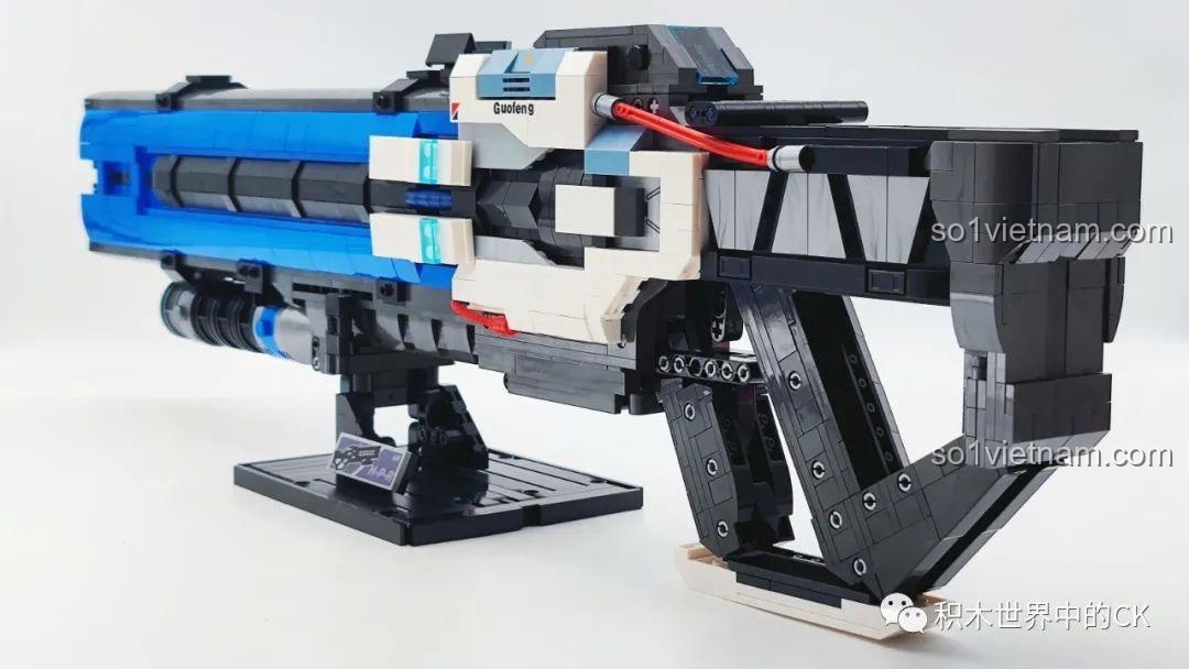 Cận cảnh phần báng súng và tay cầm của mô hình JIESTAR 58023, với các chi tiết technic và khớp nối phức tạp.