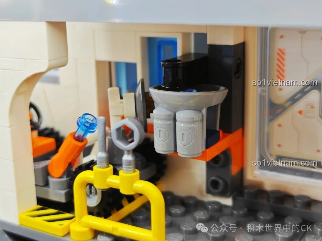 Ảnh chụp cận cảnh bồn rửa tay được tạo nên từ các mảnh ghép nhỏ, cho thấy sự tinh tế trong thiết kế của Keeppley.