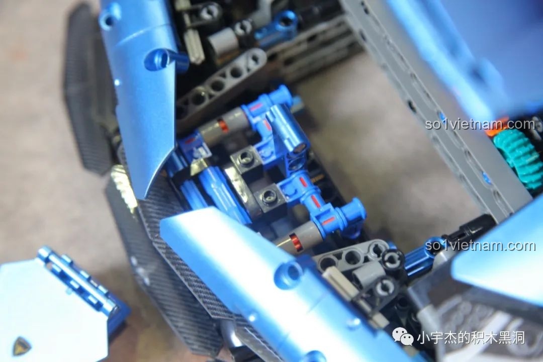 Cận cảnh cản trước của K-box 10520 với nhiều lớp cánh gió, một chi tiết thiết kế phức tạp và đẹp mắt.