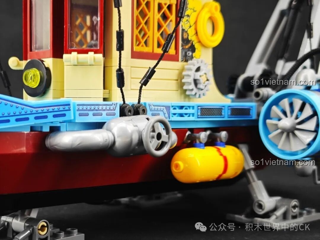 Cận cảnh hệ thống chân đáp của Phi Thuyền Cơ Khí Steampunk ZHEGAO 958015, thiết kế chắc chắn và chi tiết.