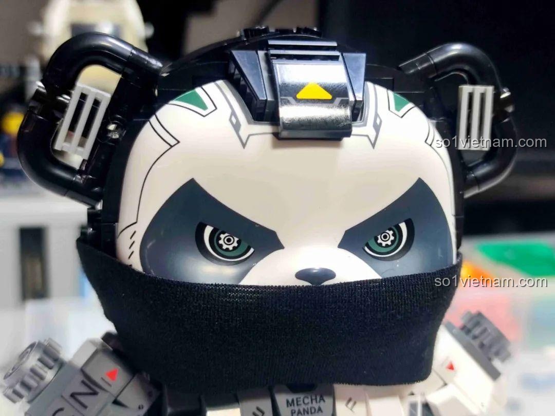 Cận cảnh phần đầu của đồ chơi xây dựng Mecha Panda cho bé 6+, đôi mắt sắc lẹm và các chi tiết cơ khí tinh xảo.